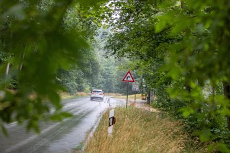 Neuer Radweg an der Talsperre Pöhl: Jetzt rollt auch der Verkehr wieder - Entlang der Staatsstraße 297 an der Talsperre Pöhl entstand ein Geh- und Fahrradweg.