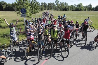 Neuer Radweg aus dem Elstertal ins Böhmische geplant - Bis Radler - wie hier den Elsterradweg bei Straßberg - den Mockelbahn-Radweg zwischen Adorf und Roßbach/Hranice erobern - gehen mindestens noch drei Jahre ins Land. Die Stadt Adorf hofft für das deutsch-tschechische Projekt auf eine 80-prozentige Förderung.