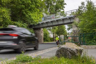 Neuer Radweg von Marienberg nach Reitzenhain: Warum dauert das so lange? - Wo einst Züge rollten, sollen künftig Fahrradfahrer freie Bahn haben. Die alte Zugstrecke Marienberg – Reitzenhain soll in zwei Abschnitten zum Radweg umgebaut werden. Dem Vorhaben ging eine langjährige Planung voraus.
