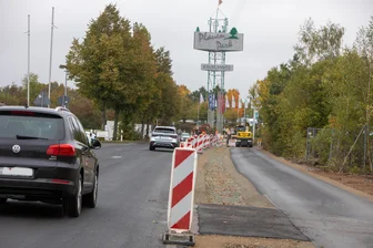 Neuer Radweg zum Plauen-Park: Einen Wunsch haben die Kauschwitzer noch - Mehr Sicherheit zwischen Kauschwitz und Plauen-Park: Straßenbegleitend wird derzeit ein neuer Radweg angelegt.