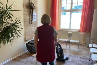 Neuer Raum der Stille im Plauener Rathaus eröffnet - Der neue Raum der Stille im Plauener Rathaus - kurz vor Freigabe liefen dort noch Reinigungsarbeiten.