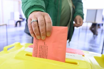 Neuer Rekord zur Bundestagswahl in Sicht: Tausende Plauener nutzen Briefwahl - In Plauen nutzen sehr viele Bürgerinnen und Bürger die Möglichkeit der Briefwahl.