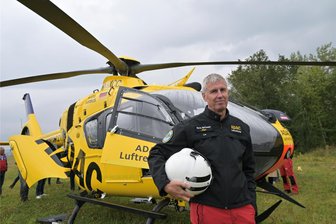 Neuer Rettungshubschrauber am Zwickauer Heinrich-Braun-Klinikum: 100 Kilogramm leichter und mit Rettungsinnovation „Babypod“ - Mario Hartmann ist am Heinrich-Braun-Klinikum einer von drei Piloten.