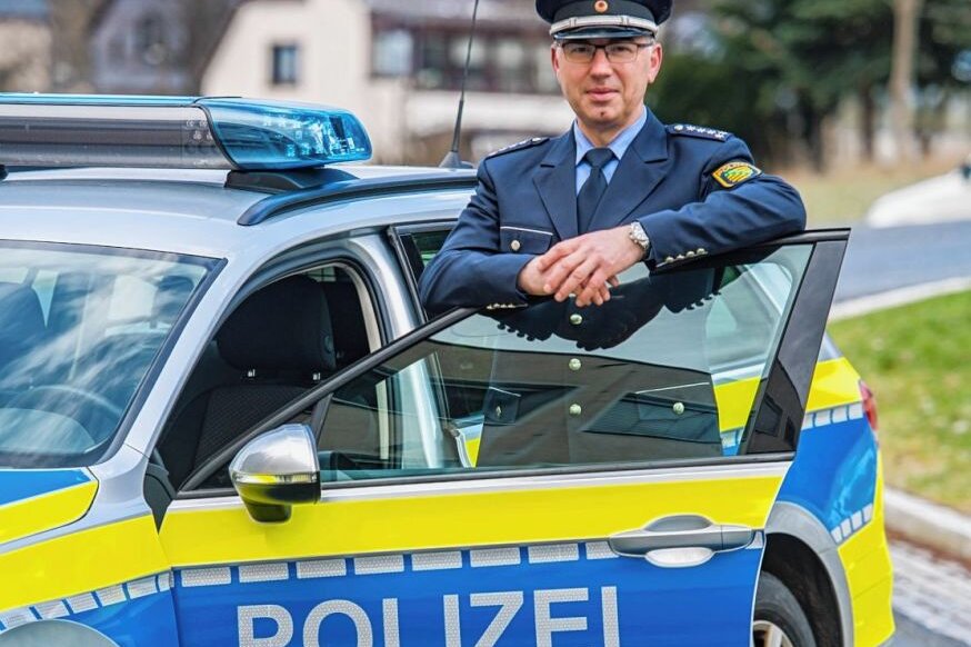 Neuer Revierleiter vor großem Pensum - Der Erste Polizeihauptkommissar André Regner wird ab dem 1. April neuer Revierleiter des Polizeireviers Aue. Seit 2015 leitete der 53-Jährige das Stollberger Revier. 