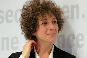 Neuer Roman von Sasha Marianna Salzmann: Die tiefen Spuren der Sowjetzeit in heutigen Frauen - Sasha MariannaSalzmann - Autorin