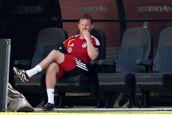 Neuer, Sané, Hitze: Risiken und Fragen vor dem WM-Start - Der Bundestrainer ist froh über jeden Schattenplatz. 