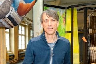 Neuer Stoff für die Tuchfabrik - Philip Kardel mit den Plänen für die Dauerausstellung in der Tuchfabrik Gebr. Pfau.