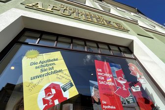 Neuer Streik: Apotheken in Frankenberg, Mittweida und Hainichen geschlossen - In Mittweida weist auch die Apotheke am Markt auf den Streik am Mittwoch hin.