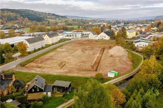 Neuer Supermarkt in Olbernhau: Entsteht direkt neben dem neuen Lidl ein Edeka? - Auf der brachliegenden Fläche an der Grünthaler Straße in Olbernhau sollen gleich zwei Supermärkte gebaut werden. Foto: Kristian Hahn