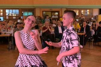 Neuer Tanzkurs für Kinder in Zwönitz fördert Boogie-Woogie-Nachwuchs - Wie erfolgreich die Nachwuchsarbeit ist, bewiesen Elea Gläser und Louis Novak beim Sieg im Deutschland-Cup.
