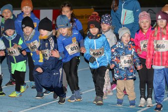 Neuer Teilnehmerrekord beim Fackellauf des LV Mittweida 09 - Auch für den Bambinilauf war die Nachfrage wieder groß – unter anderem auch von den kleinen Kanuten der SG Lauenhain.