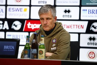 Neuer Vorstand des FC Erzgebirge Aue nimmt Spieler und Trainerteam in die Pflicht: Gegen Ingolstadt müssen Punkte her - Wackelt der Stuhl von Aue-Trainer Jens Härtel erneut?