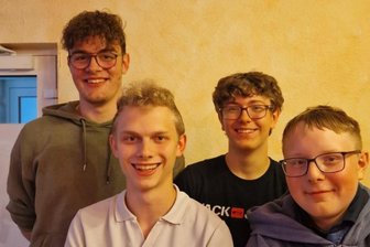 Neuer Vorstand gewählt: Moritz Kunz führt die Jusos Vogtland - Moritz Kunz (Zweiter von links) ist neuer Vorsitzender der Jusos Vogtland.