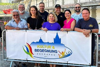 Neuer Zschopauer Verein will mithilfe des Bürgersaals für frischen Schwung sorgen - Günter Roscher, Jens Bohring, Christiane Schlegel, Thomas Hoyer, Maryna Polianska, André Blume, Anja Posvic, Jörn Lüdecke und Uwe Gahut (von links) präsentierten ihren Verein „Kultur und Begegnung Zschopau“ am Sonntag erstmals der Öffentlichkeit.