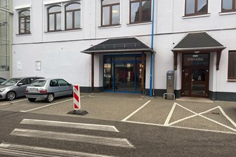 Neueröffnung im Erzgebirge: Kaufhauskette Woolworth bezieht Geschäft am Simmel-Center - Woolworth hat die ehemalige Filiale von Pfennigpfeiffer in Aue übernommen.