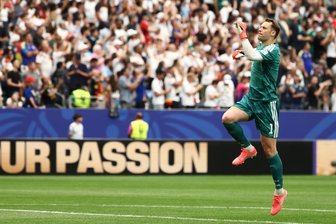 Neuers Ratschläge und die Erinnerungen an den WM-Sieg 2014 - Manuel Neuer analysiert den klaren Startsieg der Fußball-Nationalmannschaft.
