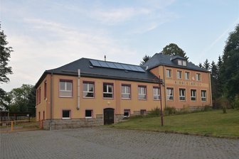 Neues Ärztehaus für Schönheide: Gemeinderat vergibt Aufträge - Die ehemalige Kindertagesstätte „Villa Kunterbunt“ in Schönheide wird zu einem Ärztehaus umgebaut.