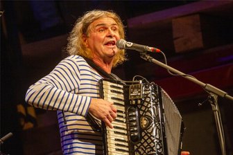 Neues Album von Hans-Eckardt Wenzel: Zwischen Trauer und Wut - Liedermacher Hans-Eckardt Wenzel bei einem Konzert im Malzhaus Plauen.