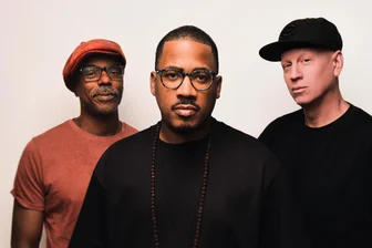 Neues Album von Saxofon-Star James Brandon Lewis: Weiterdenken einer großen Jazzgeschichte - Das James Brandon Lewis Trio.