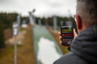 Neues Angebot für Besucher der Vogtland-Arena - Digitale Führung: Neun Audiostationen gibt es in der Vogtland-Arena.