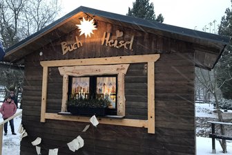 Neues Angebot für Literaturfreunde: Carlsfeld hat jetzt ein Bücherhäusel - Seit einer Woche hat Carlsfeld ein Bücherhäusel direkt gegenüber dem Bürgerzentrum „Grüner Baum".