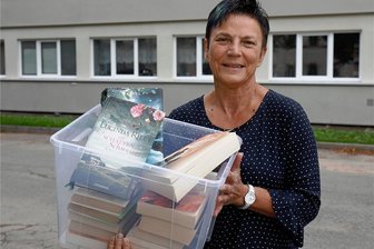Neues Angebot in Waldenburg: Wenn die Bücherkiste nach Hause gebracht wird - Kerstin Gluthmann liefert Bücher nach Hause.