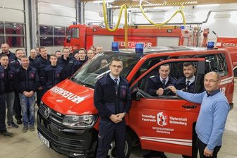 Neues Auto für Feuerwehr in Waldenburg - Pünktlich vor Weihnachten haben die Mitglieder der Ortsfeuerwehr Waldenburg einen neuen Mannschaftstransportwagen VW T6 bekommen.