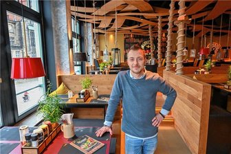 Neues Burger-Restaurant "Peter Pane": Chemnitzer kommt als Restaurantleiter in seine Heimat zurück - Danny Schranz ist erst 32 Jahre alt und doch schon ein alter Hase in der Gastrobranche. Als Aushilfe fing er einst an. Jetzt leitet er das Chemnitzer "Peter Pane"-Restaurant.