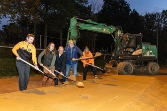 Neues Chemnitzer Hockeystadion – Was sich die Postsportler wünschen - Paul Dickfeld, Katie Seifert, OB Sven Schulze, Reiko Dehrbeck und Dr. Karl-Heinz Dittrich (v. l.) vollzogen in dieser Woche den ersten Spatenstich.