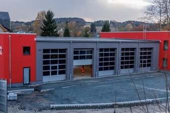Neues Depot: Inbetriebnahme soll später erfolgen - Seit dem Frühjahr 2020 wird an der Bahnhofstraße in Geyer ein neues Feuerwehrdepot errichtet. Bald erfolgt der Umzug.