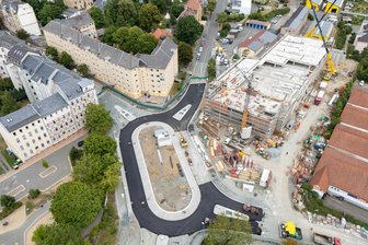 Neues E-Center und ovaler Kreisverkehr an der Reißiger Straße in Plauen: Kann Edeka den Zeitplan halten? - Der ovale Kreisverkehr und das neue E-Center im Rohbau an der Reißiger Straße.
