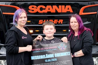 Neues Format in der Messe Chemnitz: Fahrzeugbegeisterte Kids aufgepasst! - Selina Kolena (links) organisiert das Fahrzeugtreffen. Dabei sind ihr Sohn und Mutter Dana.