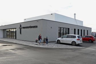 Neues Gemeindezentrum der Freikirche Thierfeld ist fertig - Die evangelisch-freikirchliche Gemeinde Thierfeld hat an der Hartensteiner Straße ein großes Gemeindezentrum errichtet.