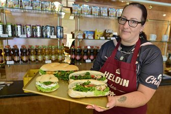Neues Geschäft in Klingenthal: Hier gibt‘s Leckeres aus Böhmen - Hana Šimková Růžičková aus Kraslice bietet in Klingenthal Imbiss und Lebensmittel an.