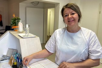 Neues Geschäft in Reichenbach: „Sandys Schönheitswerk“ öffnet an der Weinholdstraße - Nichts erinnert mehr an den einstigen Fotoladen. Sandy Hendel in „Sandys Schönheitswerk“ an der Reichenbacher Weinholdstraße. Das Geschäft wurde auf die neuen Anforderungen hin komplett umgebaut.