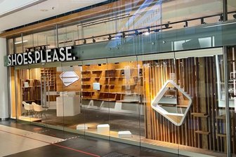 Neues Geschäft öffnet in Chemnitzer Einkaufszentrum Roter Turm - Der Schuhladen "Shoes.Please" im Chemnitzer Einkaufszentrum Galerie Roter Turm schloss im Juni 2021 überraschend. Nun soll bald ein neuer Mieter in das Geschäft am Ausgang zum Neumarkt einziehen.