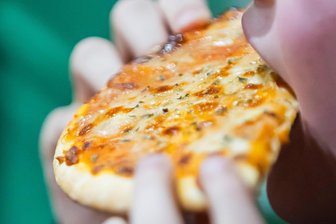 Neues Gesprächsformat der Grünen startet in Plauen mit Pizza und Plausch - Bei Pizza wollen die Bündnisgrünen im Vogtland mit Jedermann über Politik sprechen.