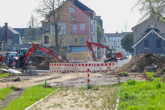 Neues Glauchauer Wohngebiet: Grundstücksverkauf hat begonnen - Die Erschließungsarbeiten an der Wilhelmstraße in Glauchau sind im Gange. Foto: Andreas Kretschel