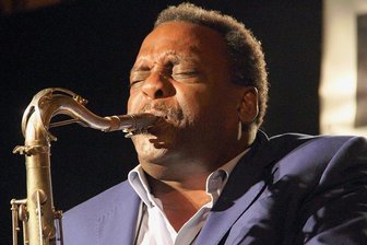 Neues Jazz-Wunderalbum des Brave New World Trios: Fackel in die Gegenwart - David Murray live beim Inntöne-Jazzfestival 2018.