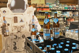 Neues „Kosmonaut“-Bier in allen ostdeutschen Rewe-Märkten: Zwickauer brauen erstmals alkoholfrei - Kosmonaut Helles alkoholfrei. Die neue Sorte der Rewe-Eigenmarke wird wie das Helle mit Alkohol in der Zwickauer Mauritius Brauerei gebraut.