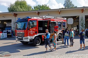 Neues Löschfahrzeug für die Waldenburger Feuerwehr: Gerade rechtzeitig zum 160. Geburtstag eingetroffen - Das neue Fahrzeug für 460.000 Euro weckte beim Feuerwehrfest viel Interesse.