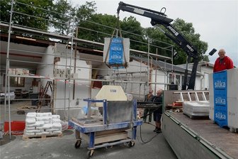 Neues Löschfahrzeug für Wernesgrün benötigt mehr Platz - Baustelle Feuerwehrdepot Wernesgrün: Das Gerätehaus wird zurzeit vergrößert, damit das neue Feuerwehrfahrzeug reinpasst. 