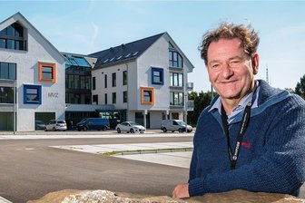 Neues MVZ in Marienberg startet mit einer Hausarztpraxis - Jörg Sternkopf hat derzeit alle Hände voll zu tun. Der Geschäftsführer der neuen Poliklinik in der Bergstadt koordiniert nicht nur die abschließenden Arbeiten in dem 15 Millionen Euro teuren Neubau. Zu seinen Aufgaben gehört auch, weitere Ärzte für das MVZ zu finden. 