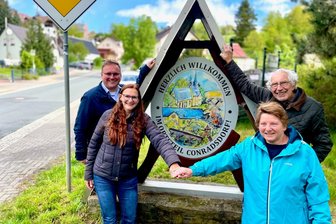 Neues Ortseingangsschild in Conradsdorf eingeweiht - 
