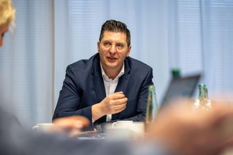 Neues Podcast-Format im Vogtland: Exklusive Einblicke von Landrat Hennig - Thomas Hennig meldet sich mit einem Podcast zu Wort.