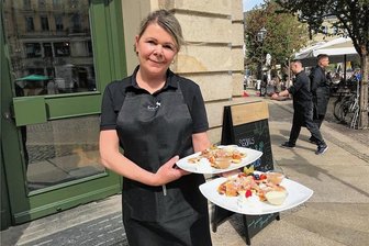 Neues Restaurant in Zwickau: Steyr Almgasthof hat eröffnet - Riccarda Schröter serviert im frisch eröffneten Lokal Steyr Almgasthof in Zwickau den beliebten Kaiserschmarrn.