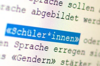Neues Schuljahr in Sachsen startet mit verschärftem Genderverbot: Warum das problematisch ist - Der Genderstern - in Sachsens Schulen wird seine Verwendung jetzt mit Punktabzug bestraft.