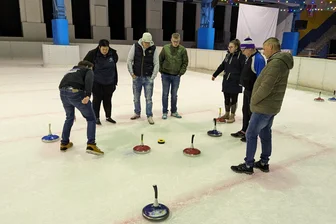 Neues sportliches Angebot im Erzgebirge: Eisstockschießen im Icehouse Aue - Das Team vom Icehouse hat das Eisstockschießen ausprobiert und ist der Meinung: ein echt schöner Sport.