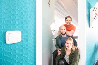 Neues Team in der Alten Post in Plauen: Drei junge Physiotherapeuten gründen gemeinsame Praxis - Drei gutgelaunte befreundete Physiotherapeuten: Anna Sieder, Alexej Bartle und Kevin Sieder (hinten). Sie haben die Praxis Physio Vital in der Reichsstraße 1 gegründet.