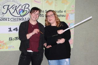 Neues Team, neue Idee: Mannichswalder Kinder- und Kleiderbasar mit VIP-Abend - Die Macher des Mannichswalder Kinder- und Kleidermarktes: Katja Knoll (l.) und Nicole Fritz